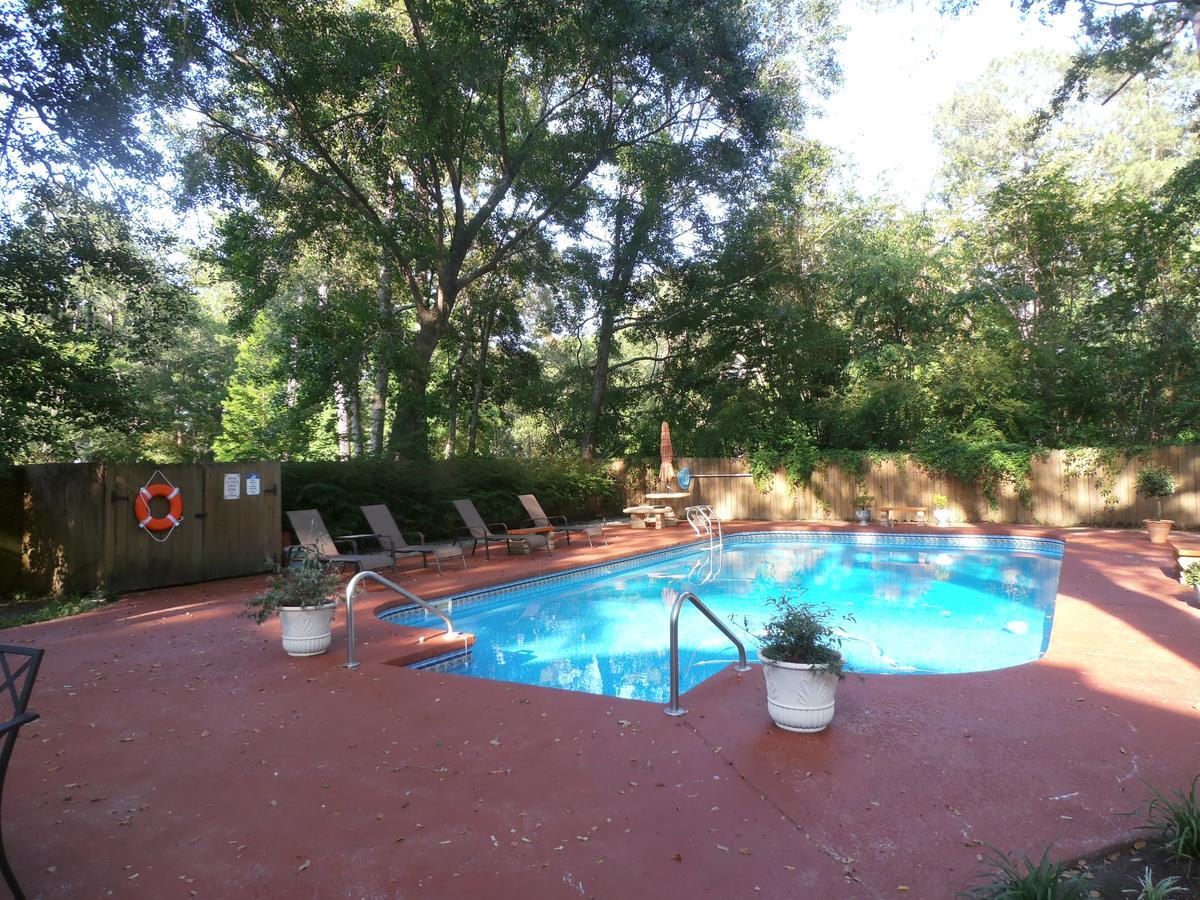 Tudor Oaks Summerville